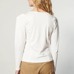 Polera Zinnia de la marca O-2025-504, blusa de manga larga en color azul con detalles elegantes y cómodo diseño.