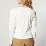 Polera Zinnia de la marca O-2025-504, blusa de manga larga en color azul con detalles elegantes y cómodo diseño.