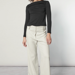 Pantalón Finnel Arena de la marca I-2025-833, pantalones deportivos en color gris con detalles blancos y ajuste cómodo.