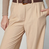Pantalón Scire Sesame de la marca O-2025-806, pantalones de color beige con diseño cómodo y moderno.