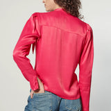 Blusa Atena de la marca I-2024-639, blusa de manga larga en color neutro, con detalles elegantes y estilo moderno.