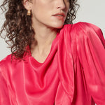 Blusa Atena de la marca I-2024-639, blusa de manga larga en color azul con detalles elegantes y cuello en V.