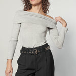 Polera Elsie Vint de la marca EI-2025-504, blusa con diseño vintage en color neutro, mostrada en primer plano.