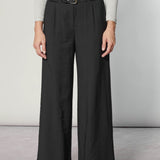 Pantalón negro de la marca O-2025-806, estilo casual y cómodo, con detalles simples y ajuste moderno.