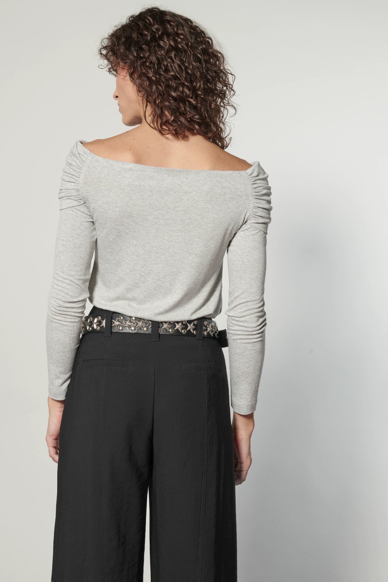 Polera Elsie Vint de la marca EI-2025-504, blusa moderna con diseño elegante, visible en la imagen.