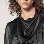 Blusa Atena de la marca I-2024-639, vista frontal con detalles de tela y diseño elegante.