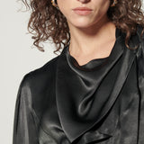 Blusa Atena de la marca I-2024-639, vista frontal con detalles de tela y diseño elegante.