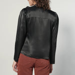 Blusa Atena de la marca I-2024-639, blusa de tela ligera con diseño elegante y detalles en el cuello.