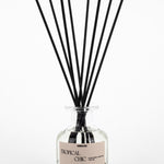 Difusor de varitas de 150ml para hogar marca MS-0000-130, con varitas de madera y envase decorativo en imagen.
