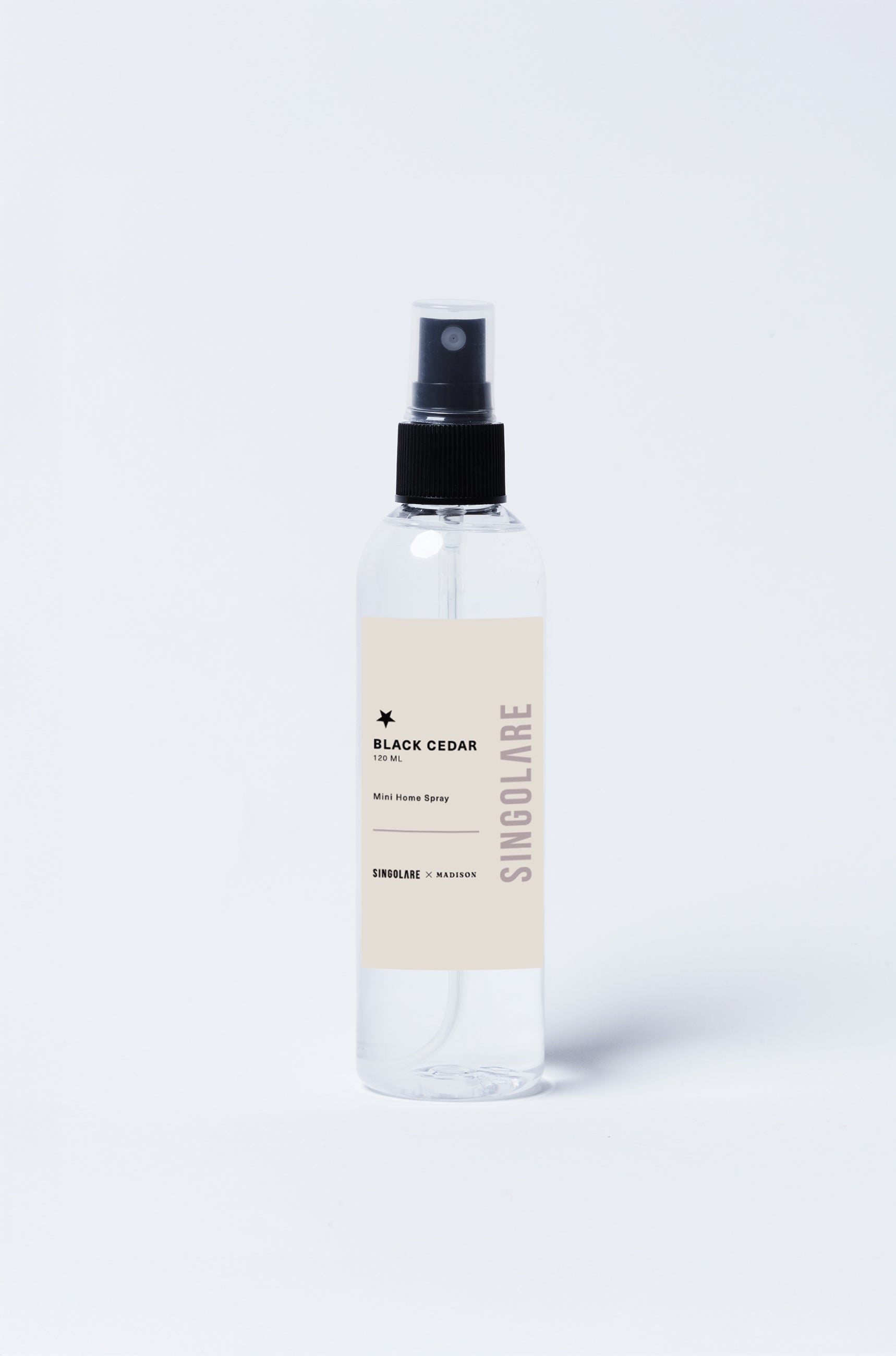 Spray de hogar mini en negro con aroma a cedro, frasco de 120 ml, marca MS-0000-150, envase compacto y elegante