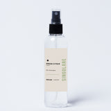 Spray para el hogar Mini de 120ml con aroma a cítricos verdes, marca MS-0000-150, botella compacta y elegante.