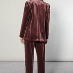 Chaqueta blazer Zulmi burdeos de la marca O-2025-903, vista frontal con cierre y cuello clásico, para un estilo elegante y casual.