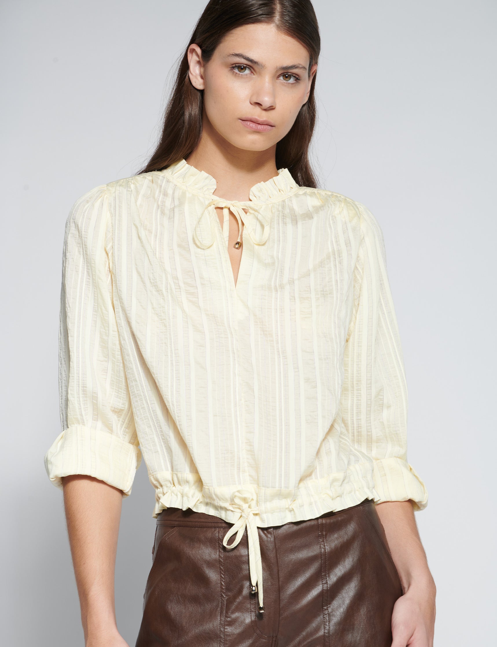 Blusa Venti de la marca O-2026-614, con diseño de blusa y polera en color neutro, mostrando el estilo casual y cómodo.