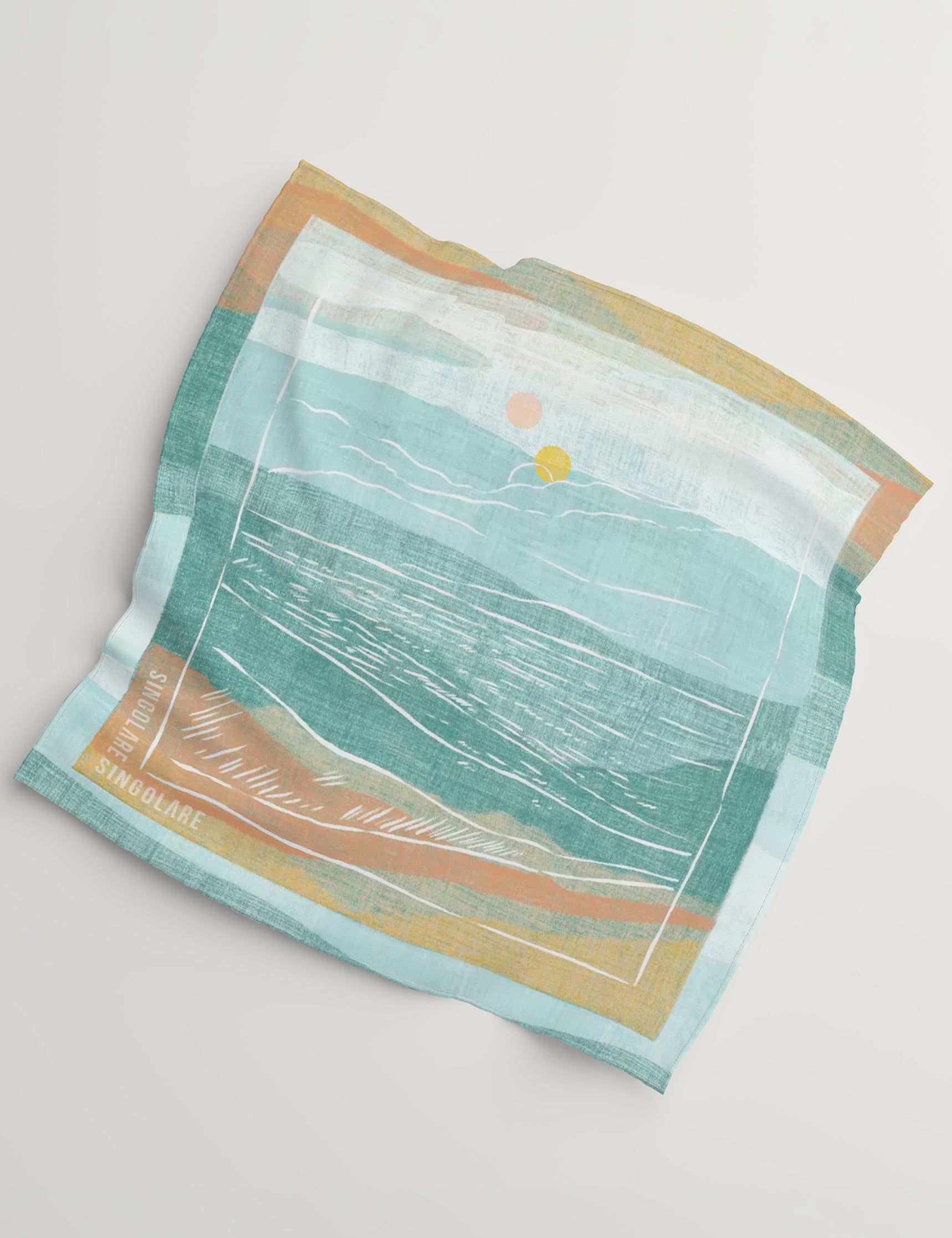 Pañuelo de playa de la marca PA-2026-08, con diseño colorido y ligero, ideal para usar en la playa o en climas cálidos.