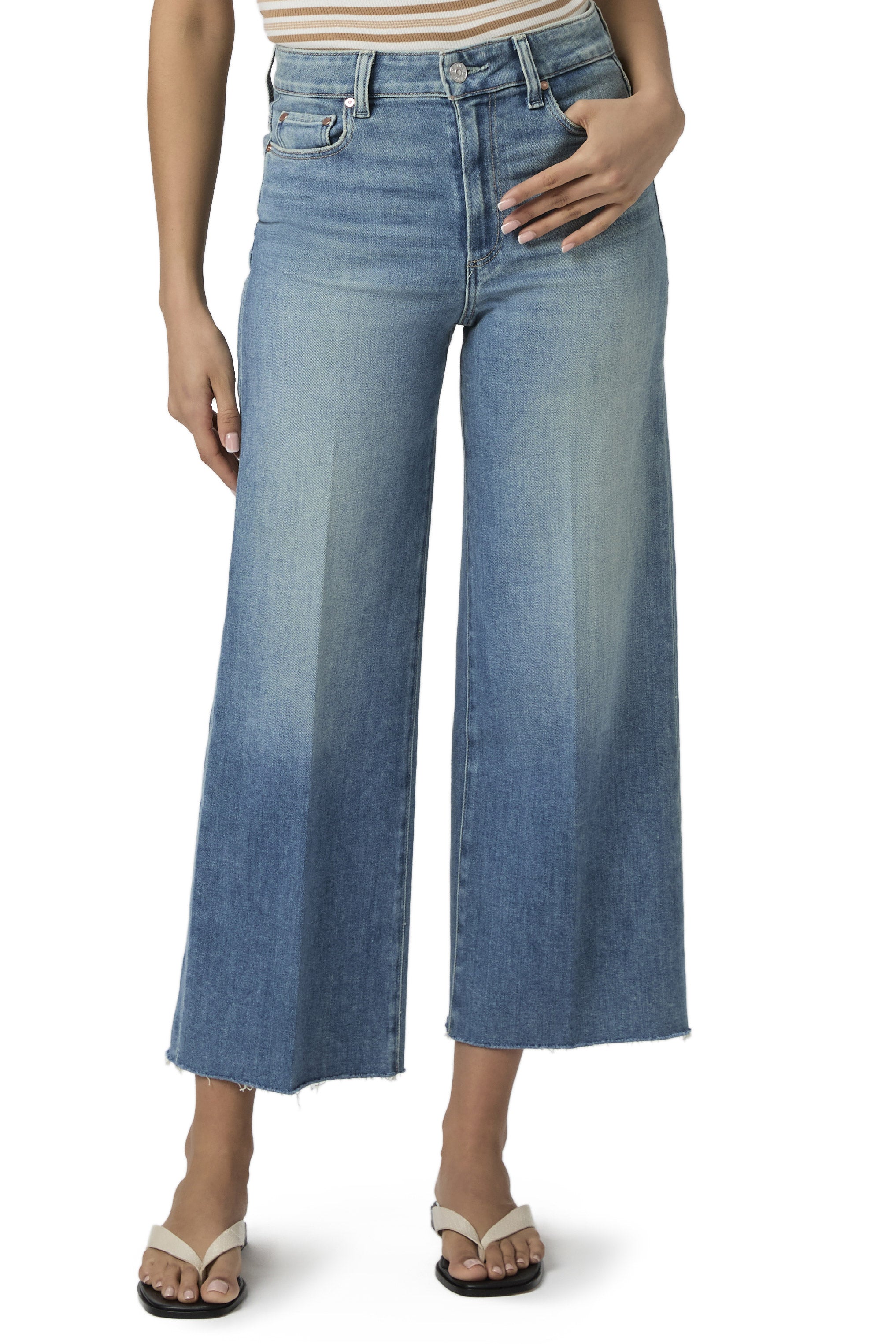 Jeans anessa de pierna ancha en color azul, estilo casual, con bolsillos y cinturilla, de la marca NY-2026-804.