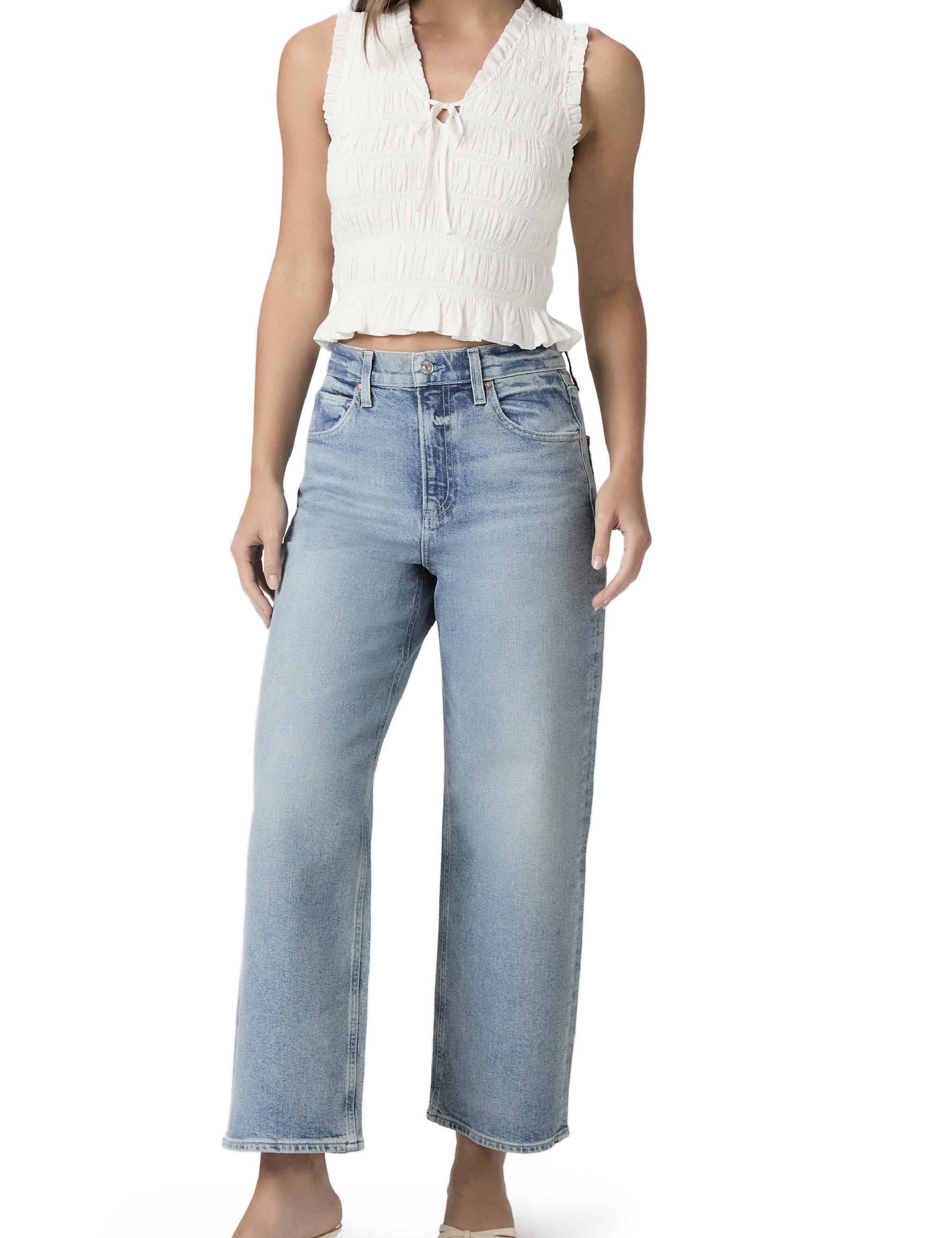 Jeans de tobillo rectos Cameron de la marca NY-2026-800, en color clásico, con detalles de costura en la parte frontal.