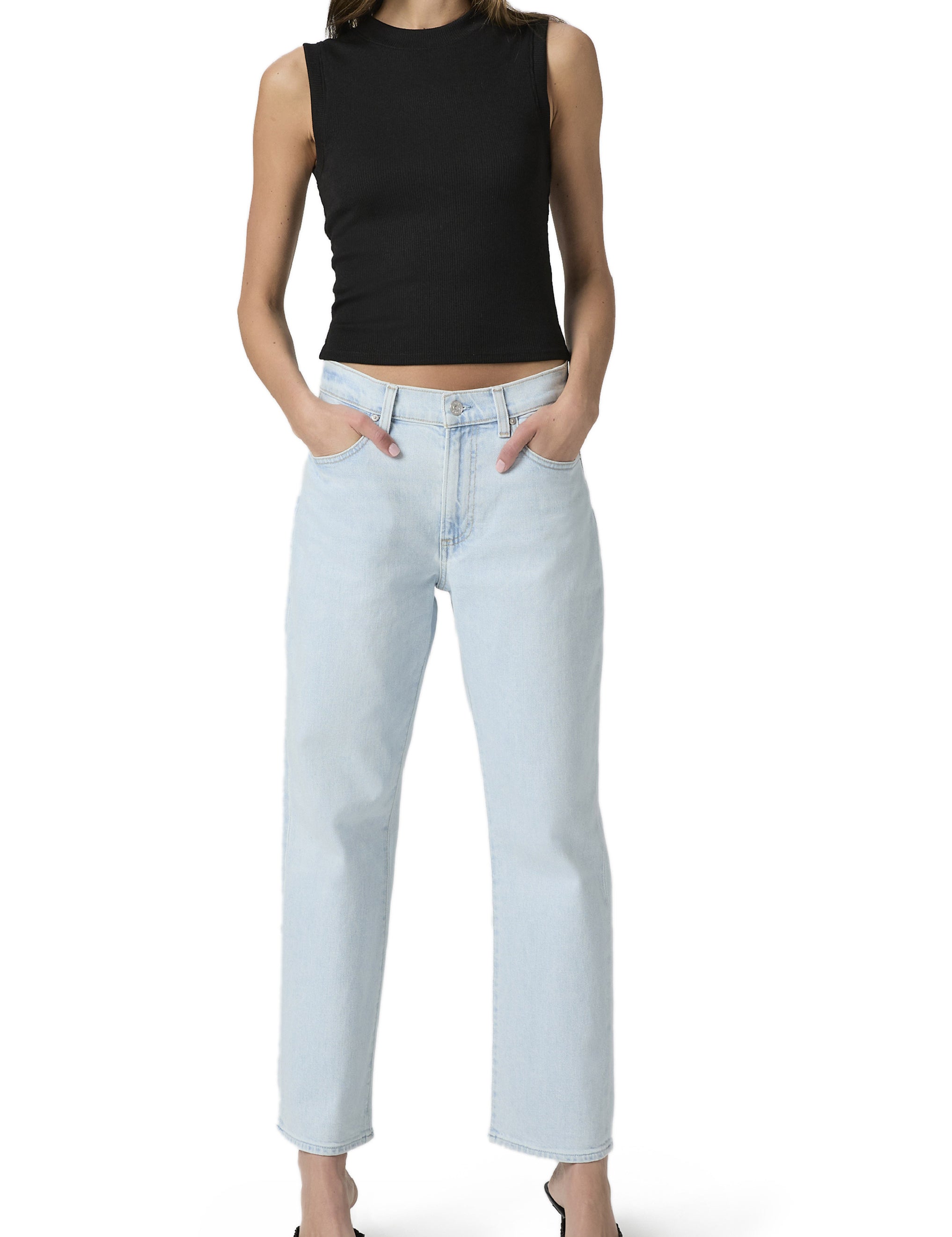 Jeans rectos de tobillo Morgan de la marca NY-2026-802, con diseño clásico y color azul, en un fondo blanco.