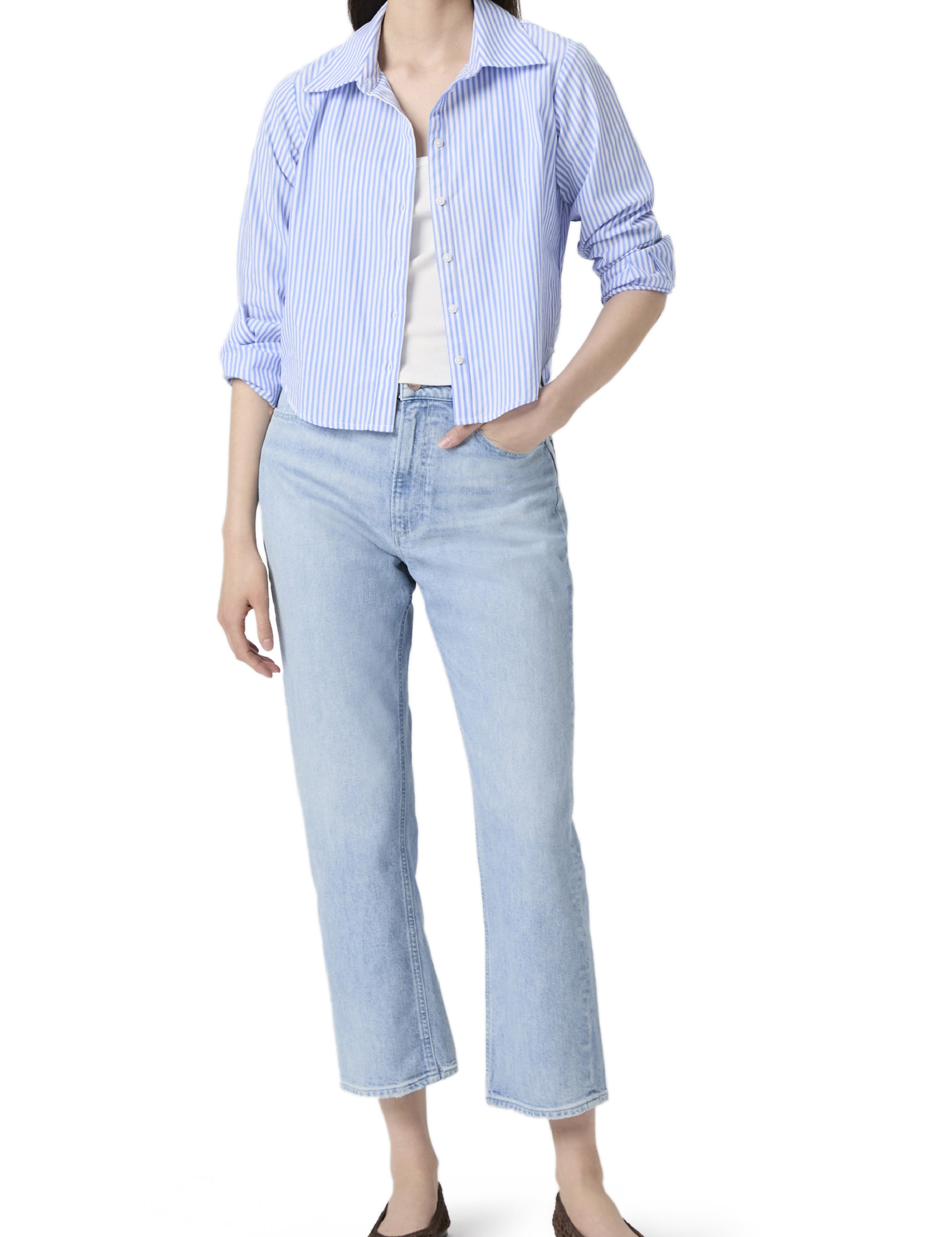 Jeans rectos de tobillo Sawyer de la marca NY-2026-807, en color denim clásico, con cinturilla y costuras visibles.