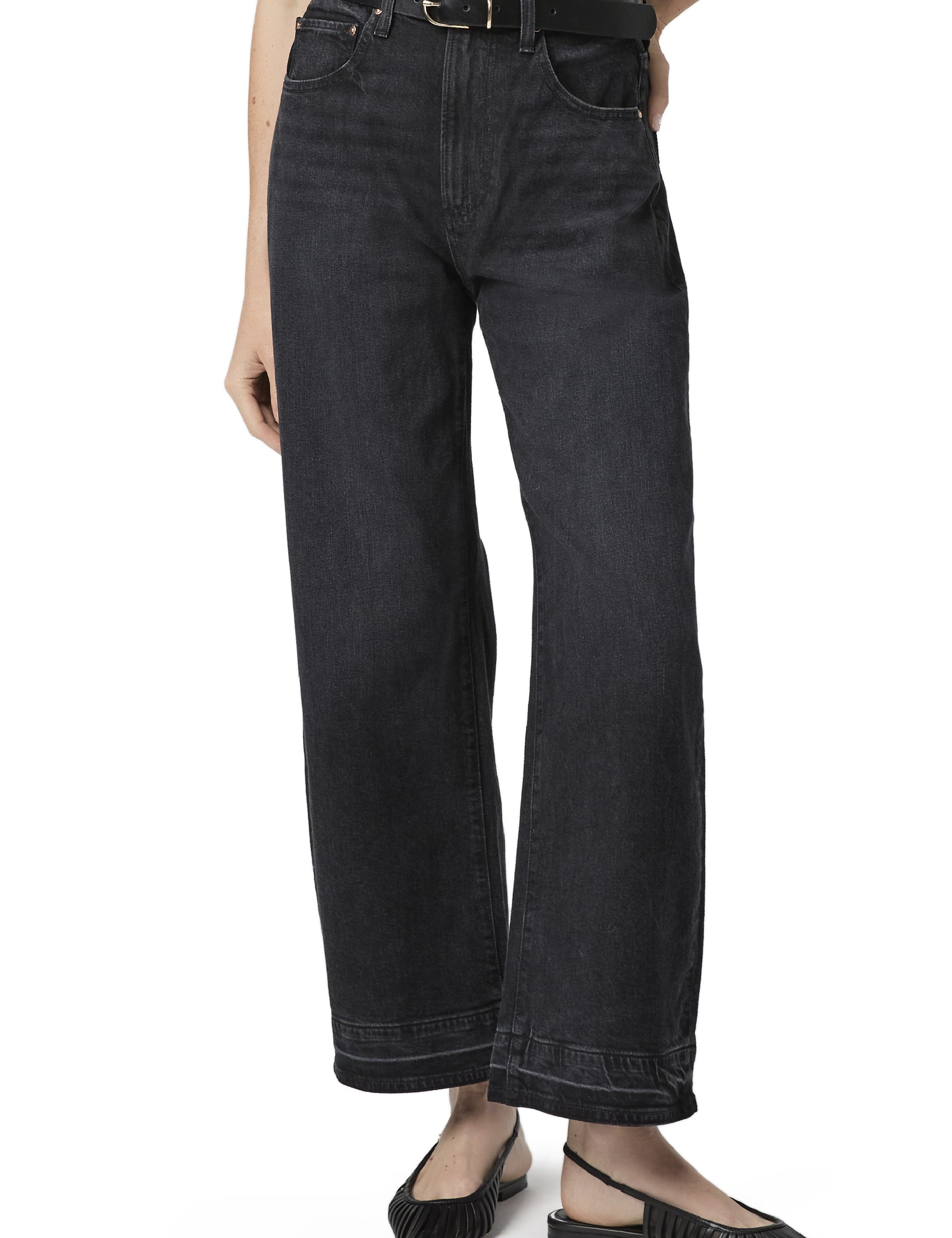 Jeans Arellia Ankie Barrel Leg de la marca NY-2026-803, en color azul, con corte ajustado y diseño de pierna recta.