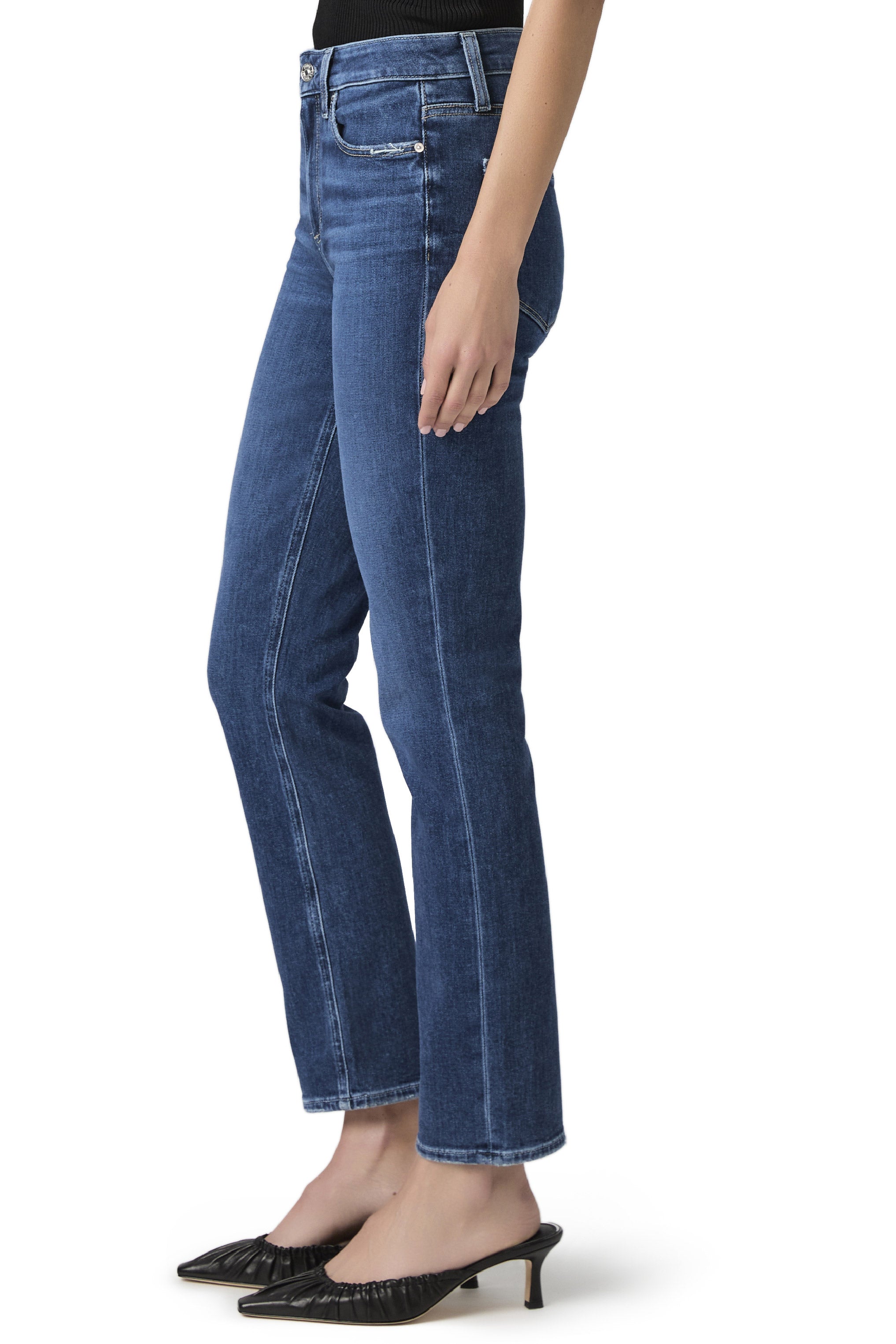 Jeans rectos Cindy de la marca NY-2026-801, con diseño clásico y lavado en color azul, visibles en la imagen.