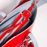 Bolso shopper rojo de la marca AI-2025-100, accesorios de moda con asa y diseño elegante.
