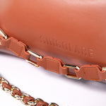 Accesorios Shopper Rock Caramel de la marca AV-2025-202, detalle de un bolso con diseño elegante y elegante en color caramelo.