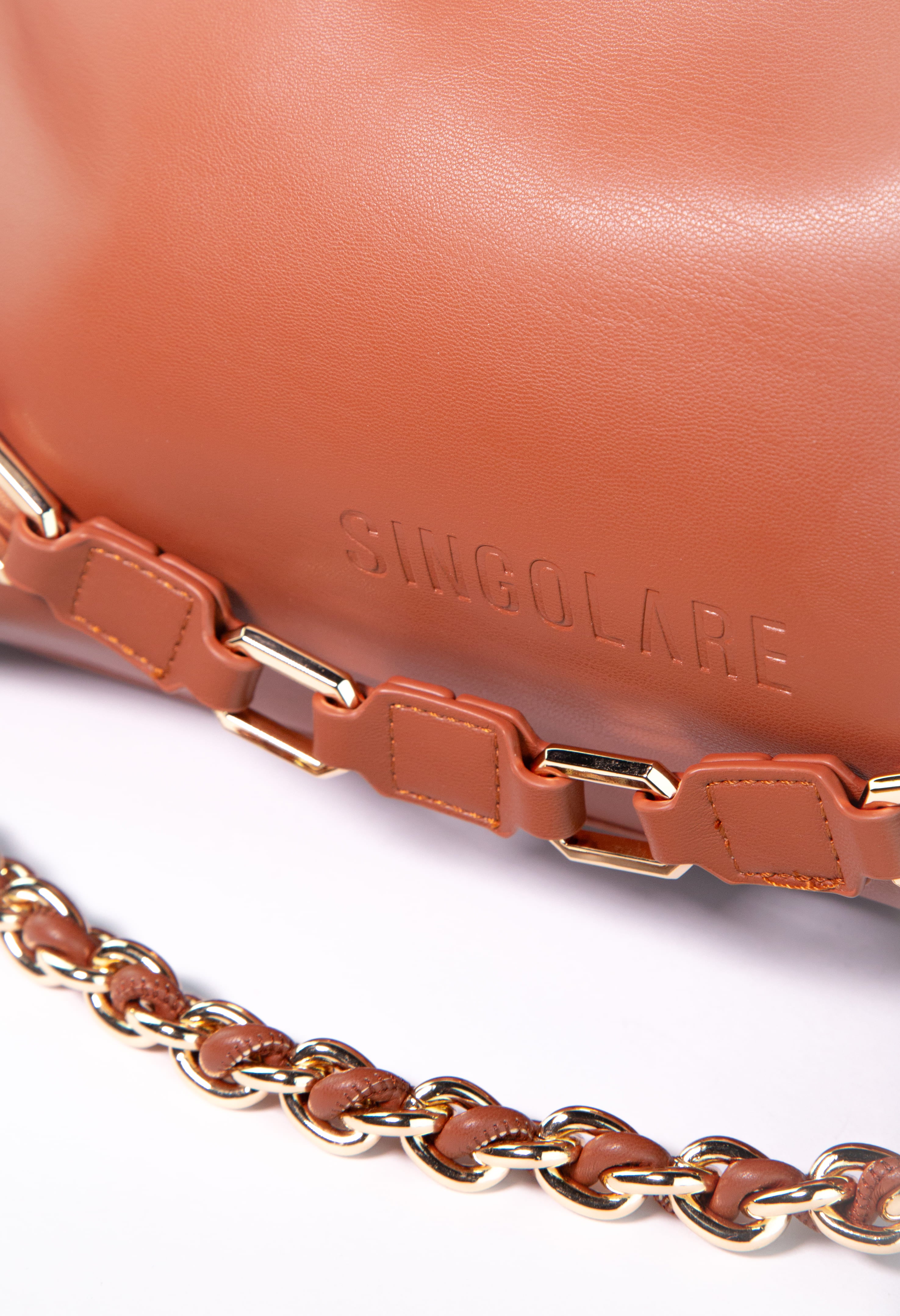 Accesorios Shopper Rock Caramel de la marca AV-2025-202, detalle de un bolso con diseño elegante y elegante en color caramelo.