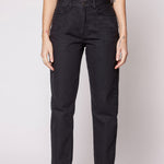 Jeans mom fit de la marca D-2024-801, con estilo clásico y corte cómodo, mostrados en la imagen sobre fondo blanco.