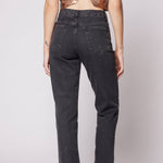 Jeans Tokio de la marca D-2024-802, pantalones vaqueros azules con estilo clásico, visibles en la imagen.