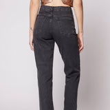 Jeans Tokio de la marca D-2024-802, pantalones vaqueros azules con estilo clásico, visibles en la imagen.