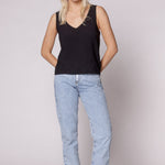Jeans Tokio de la marca D-2024-802, pantalones vaqueros de corte clásico y lavado azul, en una vista frontal.