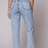 Jeans Tokio de la marca D-2024-802, pantalones vaqueros de corte clásico en color azul, con detalles de costura visibles.
