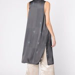 Tapado kimono FV-2025-903 Aisse en tela ligera, con diseño elegante y mangas largas, para un estilo sofisticado y cómodo.