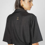 Blusa Aniqa de la marca P-2025-619 en color beige, con detalles de manga larga y diseño elegante para mujer.