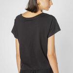 Polera Ambrosia de la marca EV-2025-500, blusa de manga larga en color rosa con detalles bordados, vista frontal.