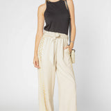 Blusa Top Tanner de la marca EV-2025-504 en color neutro, con diseño casual y cómodo para uso diario.