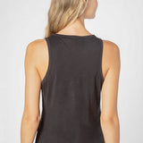 Blusa Top Tanner de la marca EV-2025-504 en color neutro, con diseño de manga larga y cuello redondo, visible en la imagen.