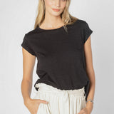 Blusa polera Francesca de la marca EV-2025-502, con diseño moderno y corte cómodo, en color neutro, vista frontal.