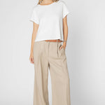 Polera Ambrosia de la marca EV-2025-500 en color blanca, con diseño sencillo y estilo casual para mujer.