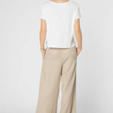 Polera Ambrosia de la marca EV-2025-500, blusa de tela suave con diseño moderno, vista frontal.