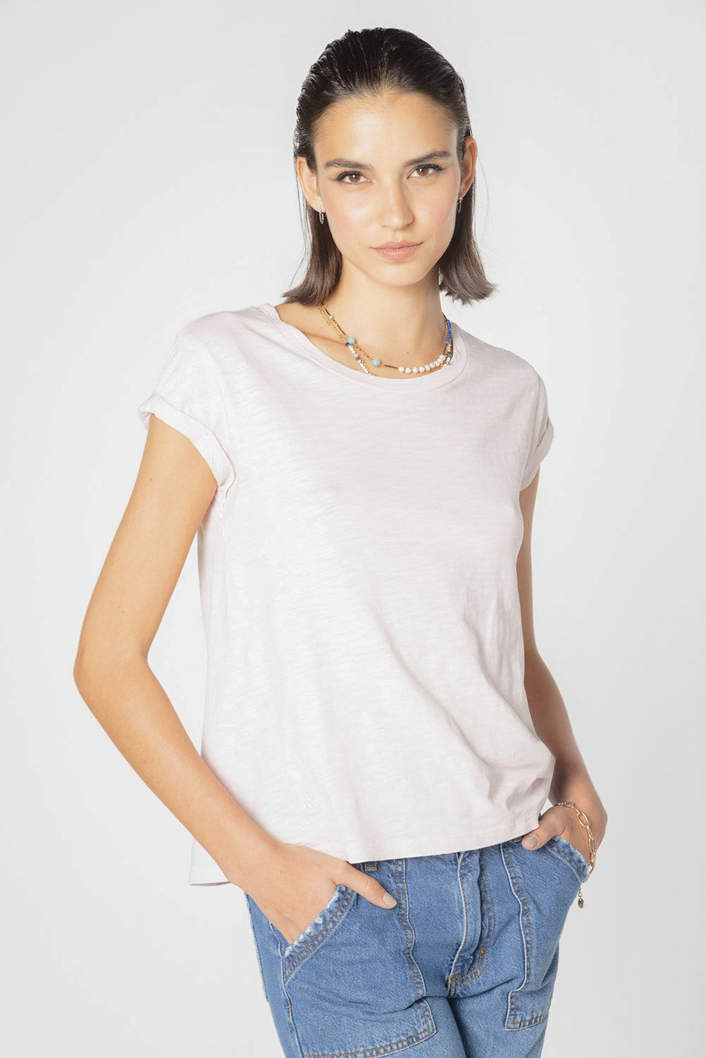 Blusa polera Francesca de la marca EV-2025-502, con diseño moderno y tela suave, mostrada en la imagen.