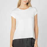 Polera Francesca de la marca EV-2025-502, blusa de manga larga en color beige con detalles elegantes y estilo casual.