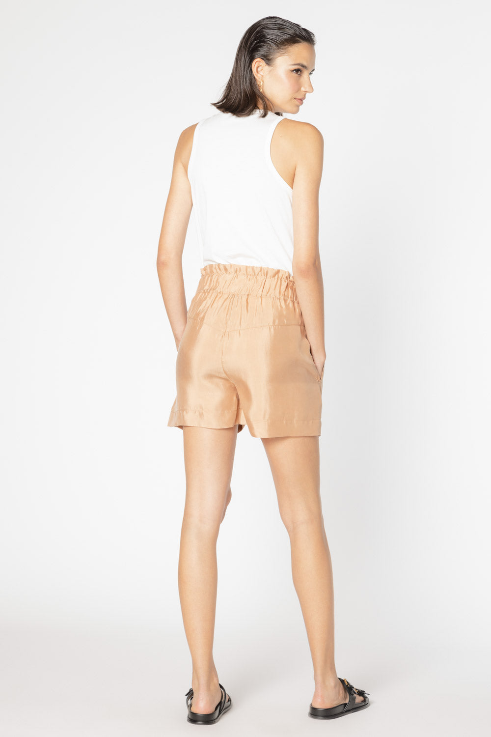 Blusa Top Tanner de la marca EV-2025-504 en color blanco, con diseño de manga corta y cuello redondo.
