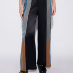 Pantalón negro O-2023-817 de la marca Foils, pantalones modernos con ajuste cómodo y estilo urbano, visible en la imagen.