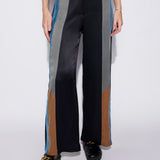 Pantalón negro O-2023-817 de la marca Foils, pantalones modernos con ajuste cómodo y estilo urbano, visible en la imagen.