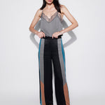 Pantalón negro O-2023-817 de la marca Foils, pantalones de estilo moderno y cómodo, con diseño simple y elegante.