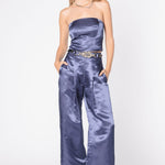 Pantalón Kirse de la marca FV-2025-803, pantalones con diseño moderno y ajuste cómodo, en color neutro.