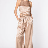 Pantalón Lonné de la marca FV-2025-800, pantalones casuales en color oscuro, con ajuste cómodo y diseño moderno.