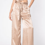 Pantalón Lonné de la marca FV-2025-800, pantalones largos de corte casual, en color oscuro, en una vista frontal.