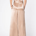 Pantalones Lonné de la marca FV-2025-800, pantalones largos en color neutro, mostrados en un estilo casual y cómodo.